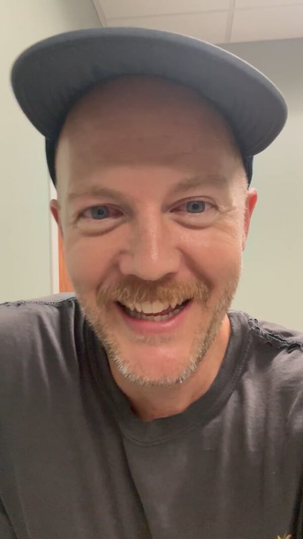 Music Artist Gets LASIK in Des Moines to See Life More Clearly